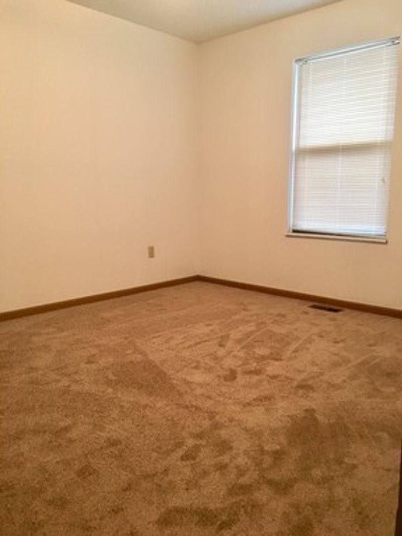 Apartment for rent at 111 Carter St, Saint Robert, MO 65584