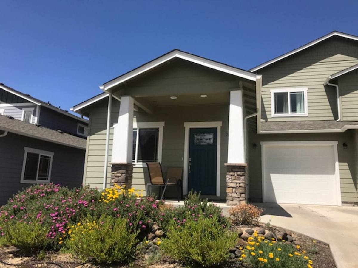 House for rent at 375 Stoneridge Ave, Ashland, OR 97520
