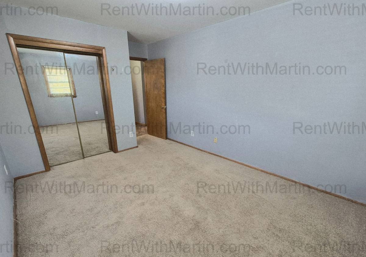 Apartment for rent at 237 Miriam Dr, Waterloo, IA 50702