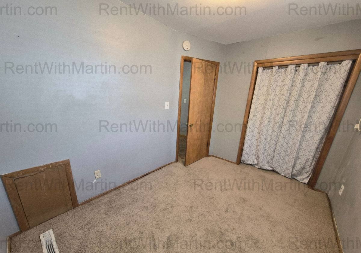 Apartment for rent at 237 Miriam Dr, Waterloo, IA 50702