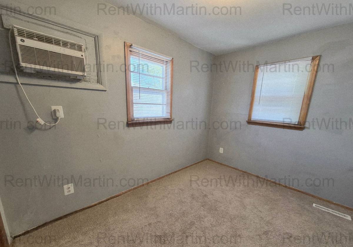 Apartment for rent at 237 Miriam Dr, Waterloo, IA 50702