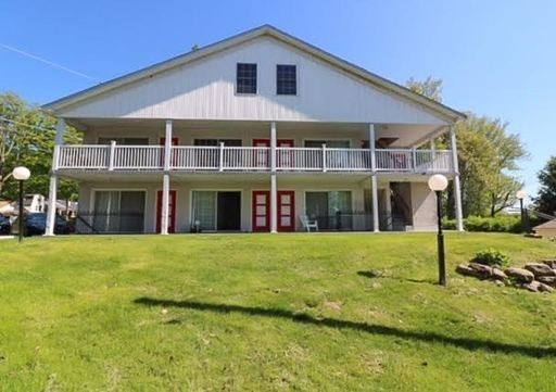 Apartment for rent at 106-115 3rd St, Gouldsboro, PA 18424