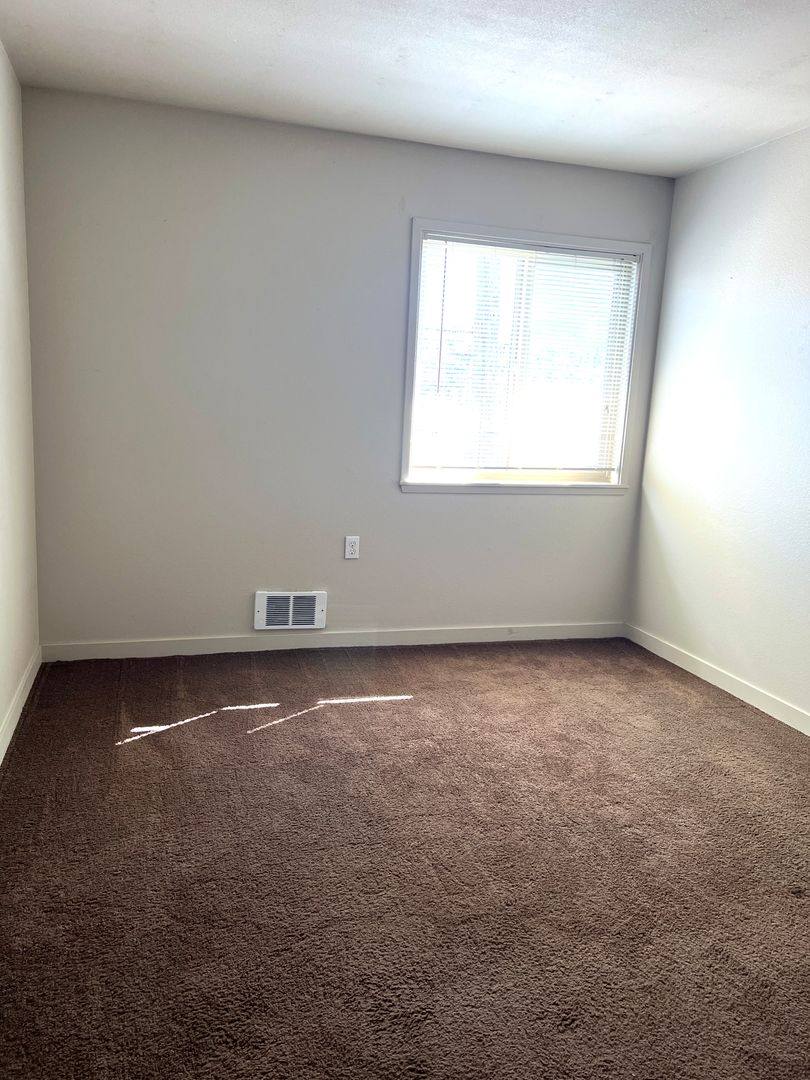 Apartment for rent at 844 NE 69th St, Seattle, WA 98115