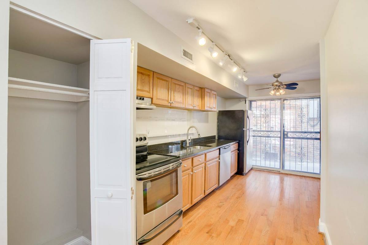 Townhouse for rent at 7 E Hamburg St, Baltimore, MD 21230