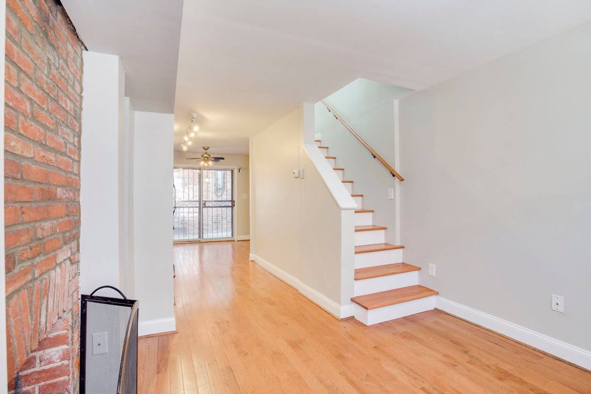 Townhouse for rent at 7 E Hamburg St, Baltimore, MD 21230