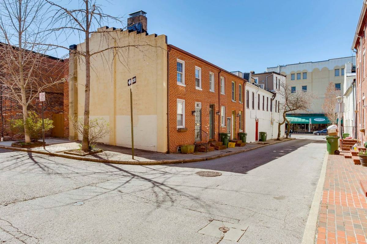 Townhouse for rent at 7 E Hamburg St, Baltimore, MD 21230