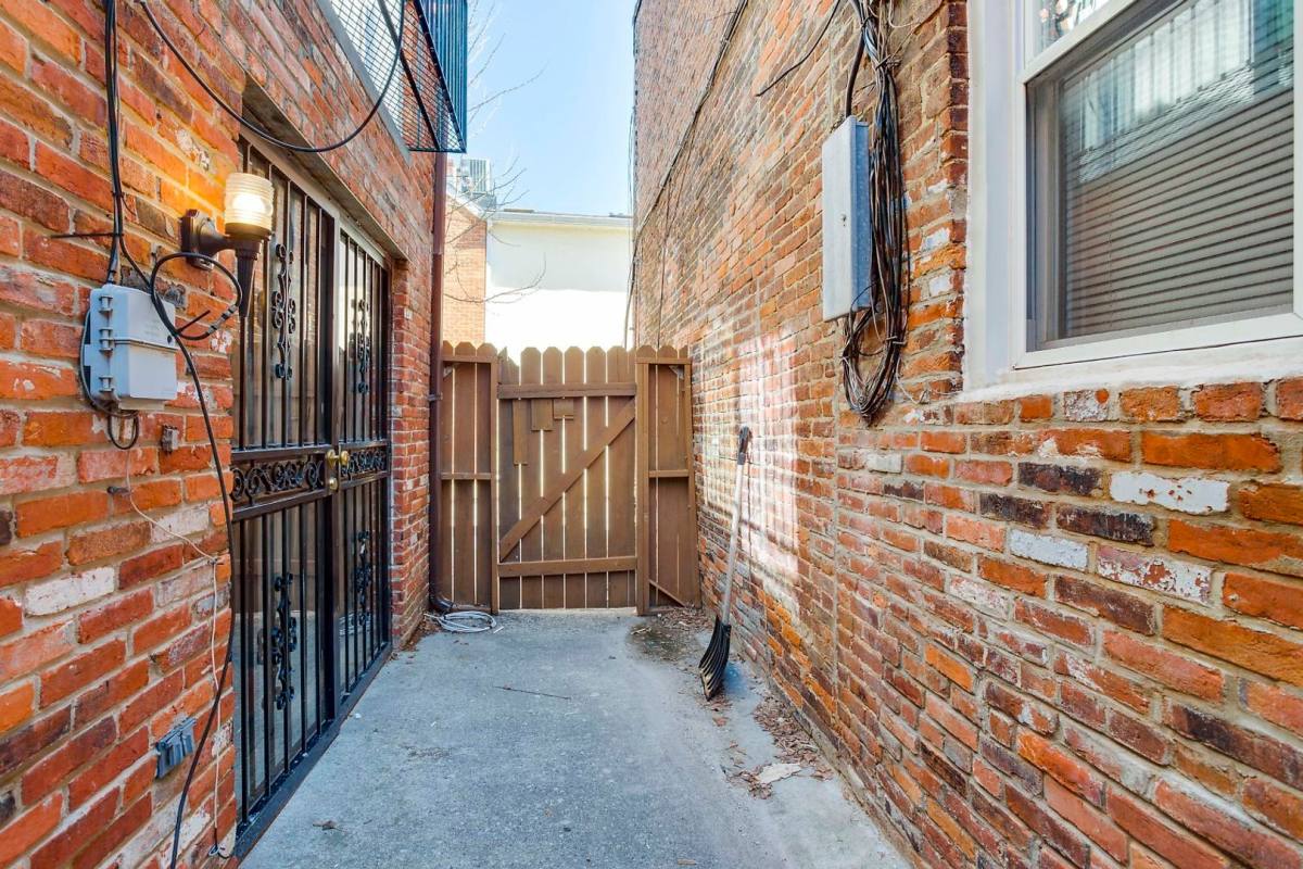 Townhouse for rent at 7 E Hamburg St, Baltimore, MD 21230
