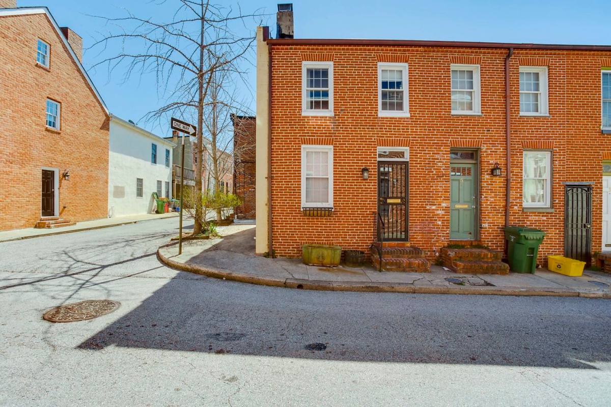 Townhouse for rent at 7 E Hamburg St, Baltimore, MD 21230