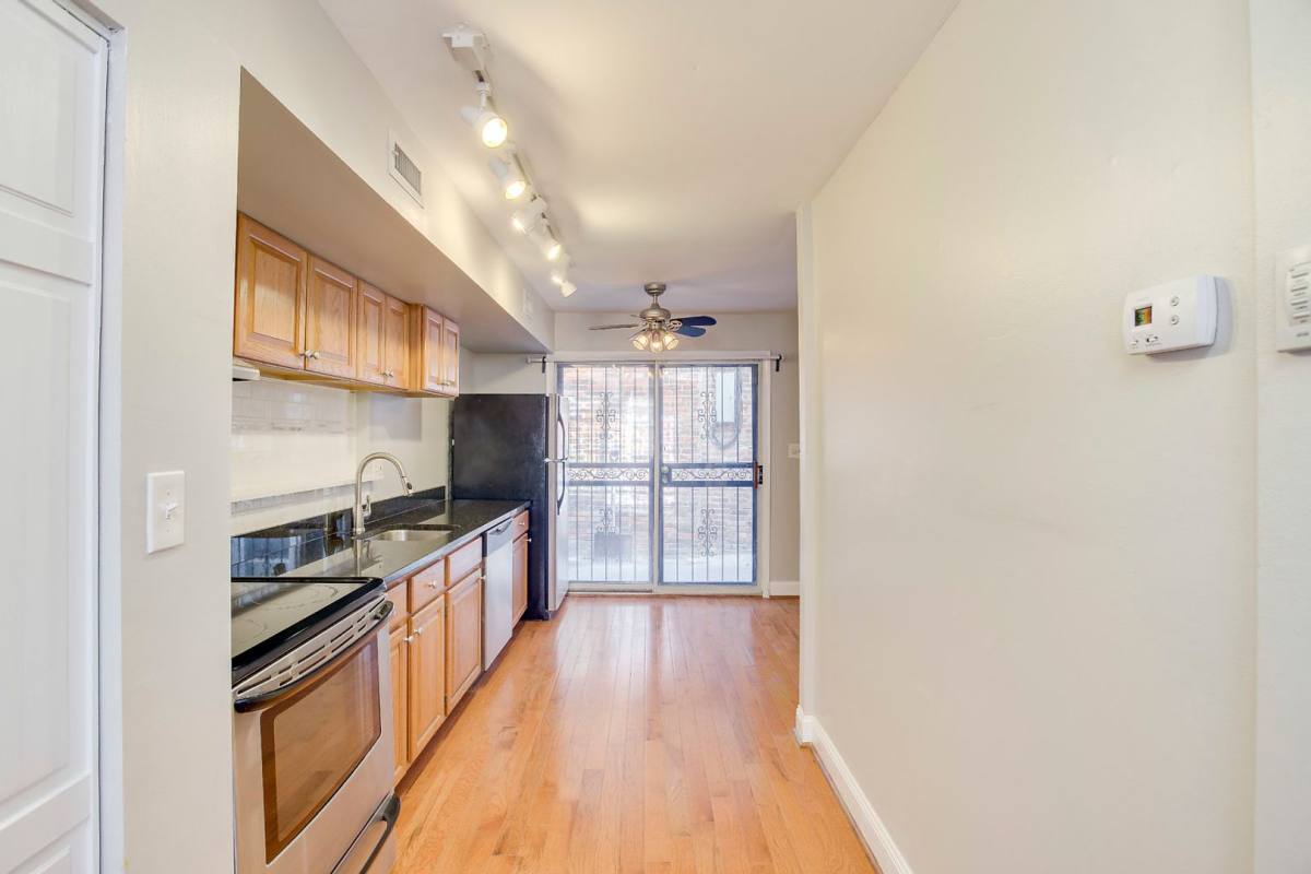Townhouse for rent at 7 E Hamburg St, Baltimore, MD 21230