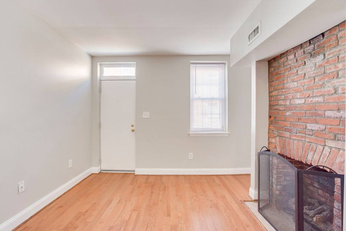 Townhouse for rent at 7 E Hamburg St, Baltimore, MD 21230