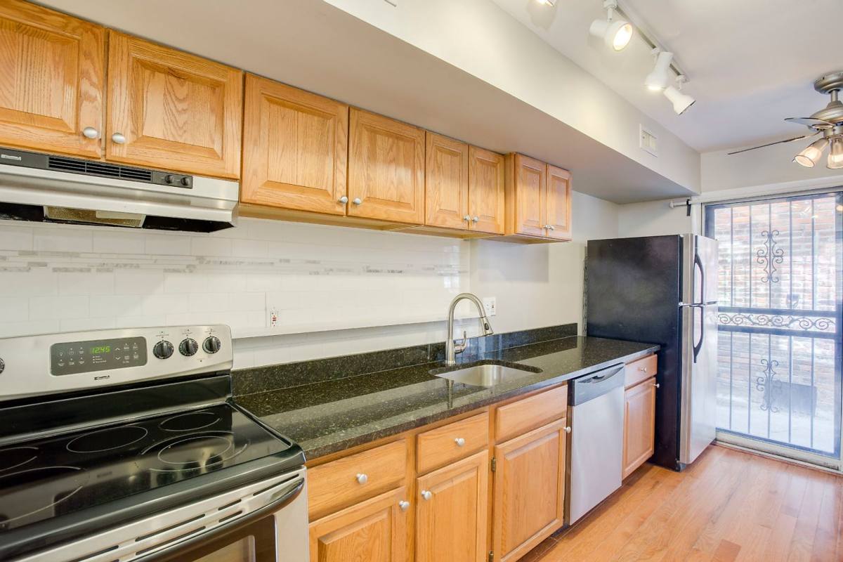 Townhouse for rent at 7 E Hamburg St, Baltimore, MD 21230