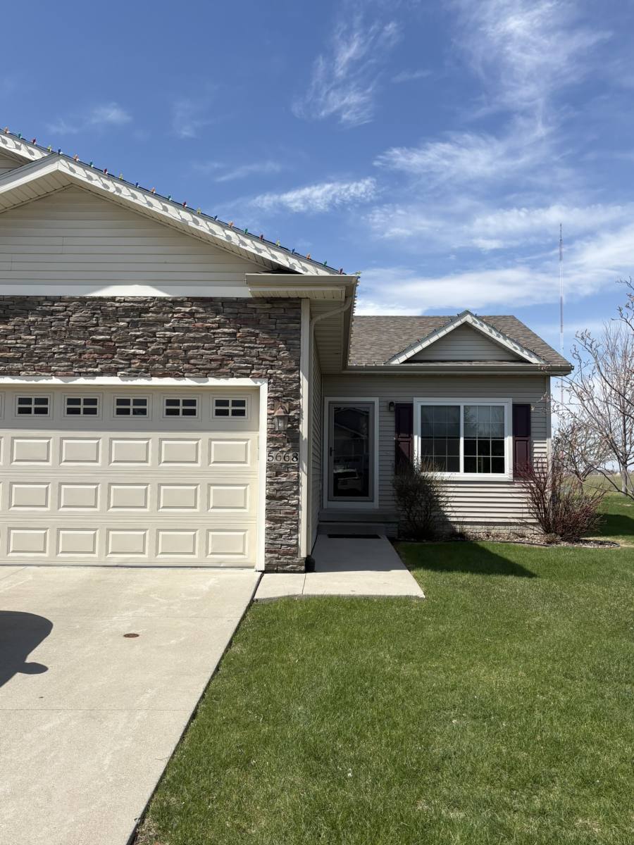House for rent at 5668 Prairie Grass Dr, Johnston, IA 50131