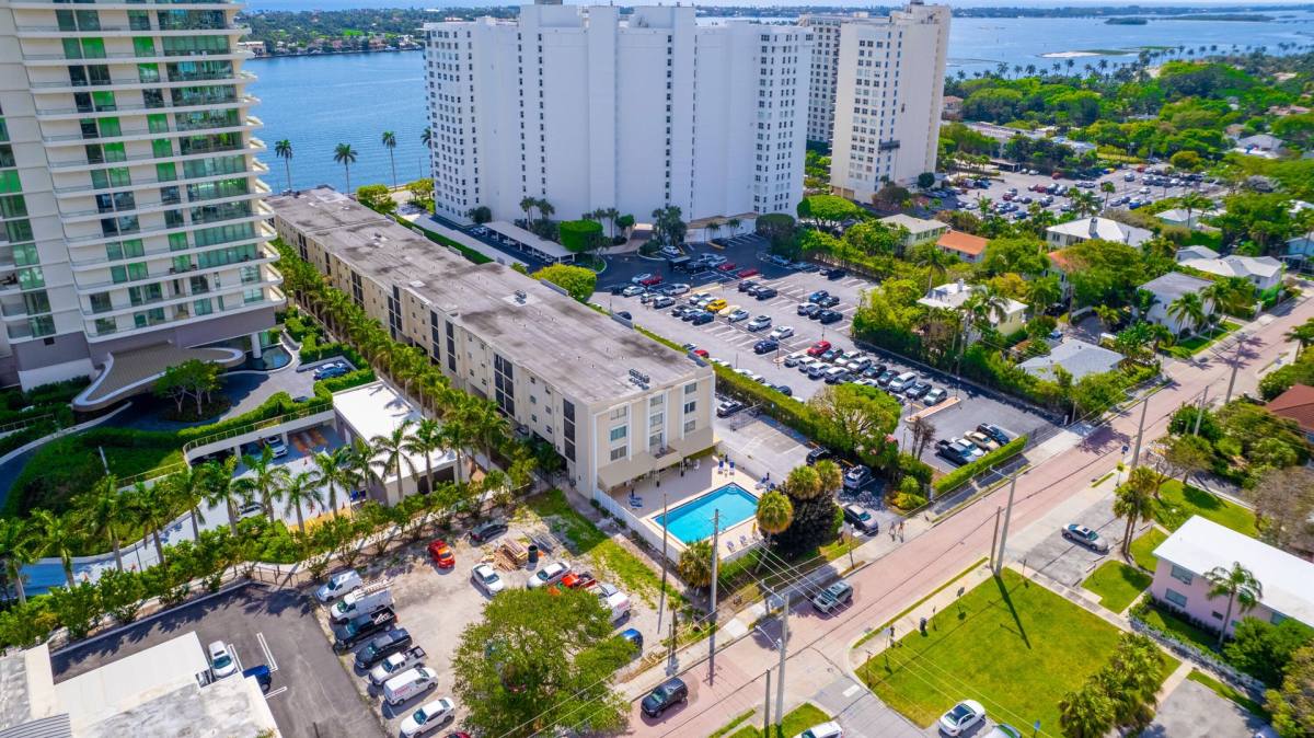 House for rent at 1601 S Flagler Dr, West Palm Beach, FL 33401