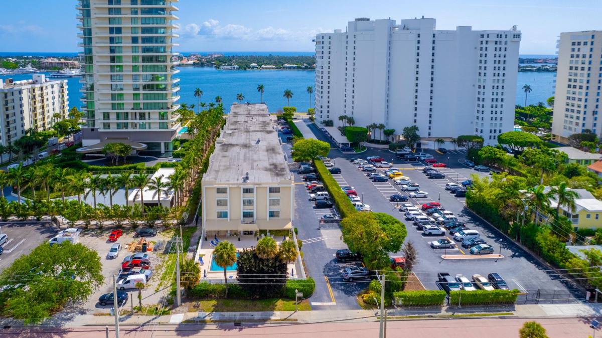 House for rent at 1601 S Flagler Dr, West Palm Beach, FL 33401