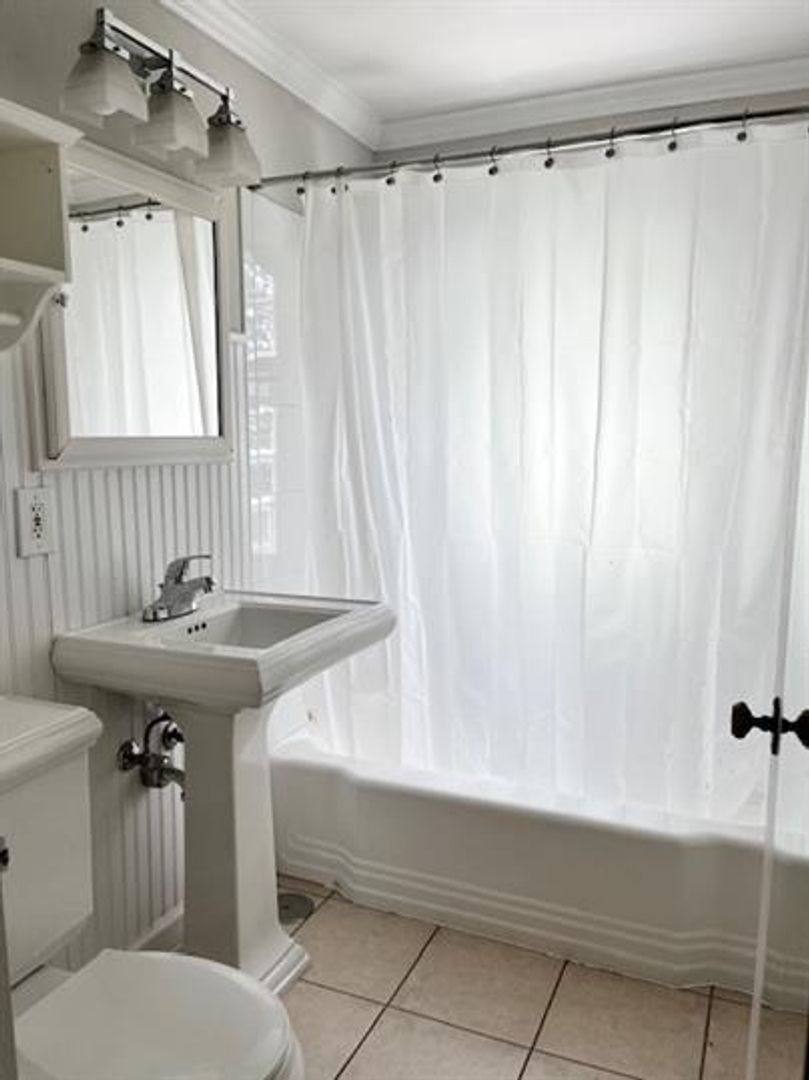 Townhouse for rent at 244 Elgin Ave #1, Forest Park, IL 60130