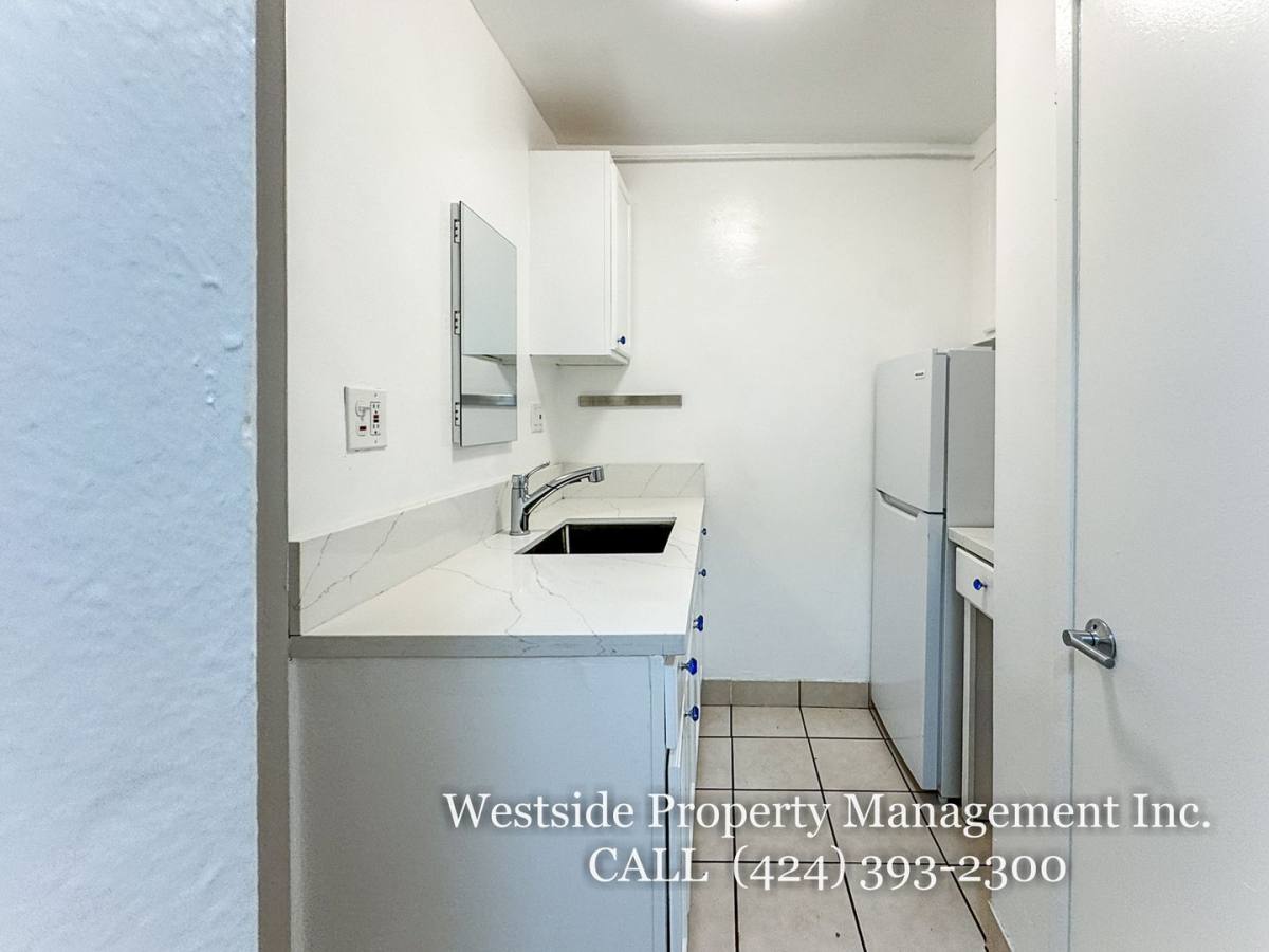 Apartment for rent at 416 Rose Ave #4, Venice, CA 90291