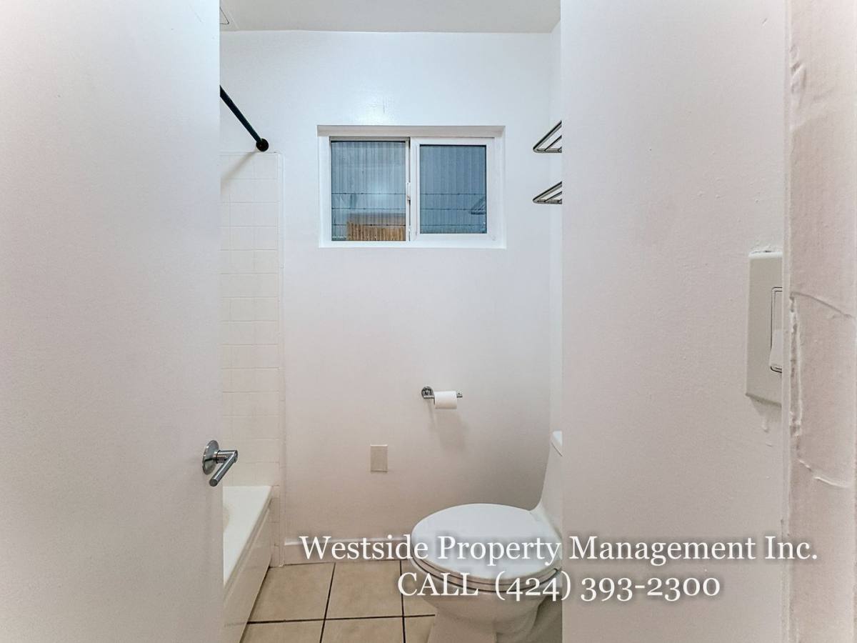 Apartment for rent at 416 Rose Ave #4, Venice, CA 90291