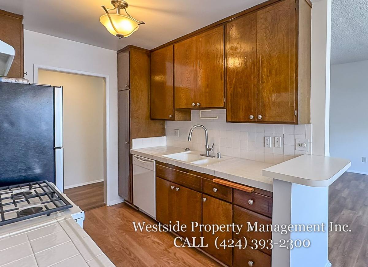 Apartment for rent at 507 California Ave #204, Santa Monica, CA 90403