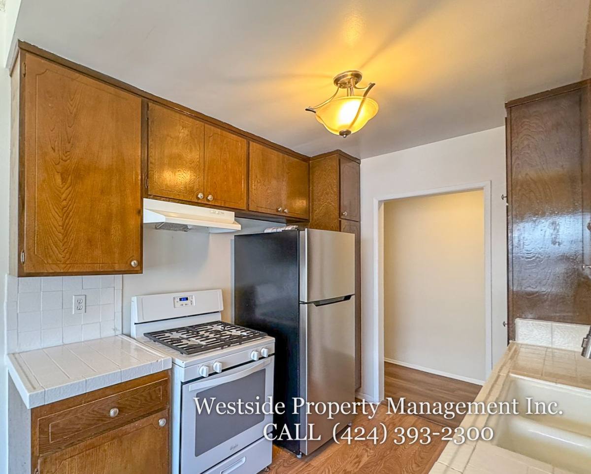 Apartment for rent at 507 California Ave #204, Santa Monica, CA 90403