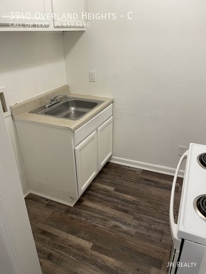 Apartment for rent at 3940 Overland Heights #C, Greensboro, NC 27407