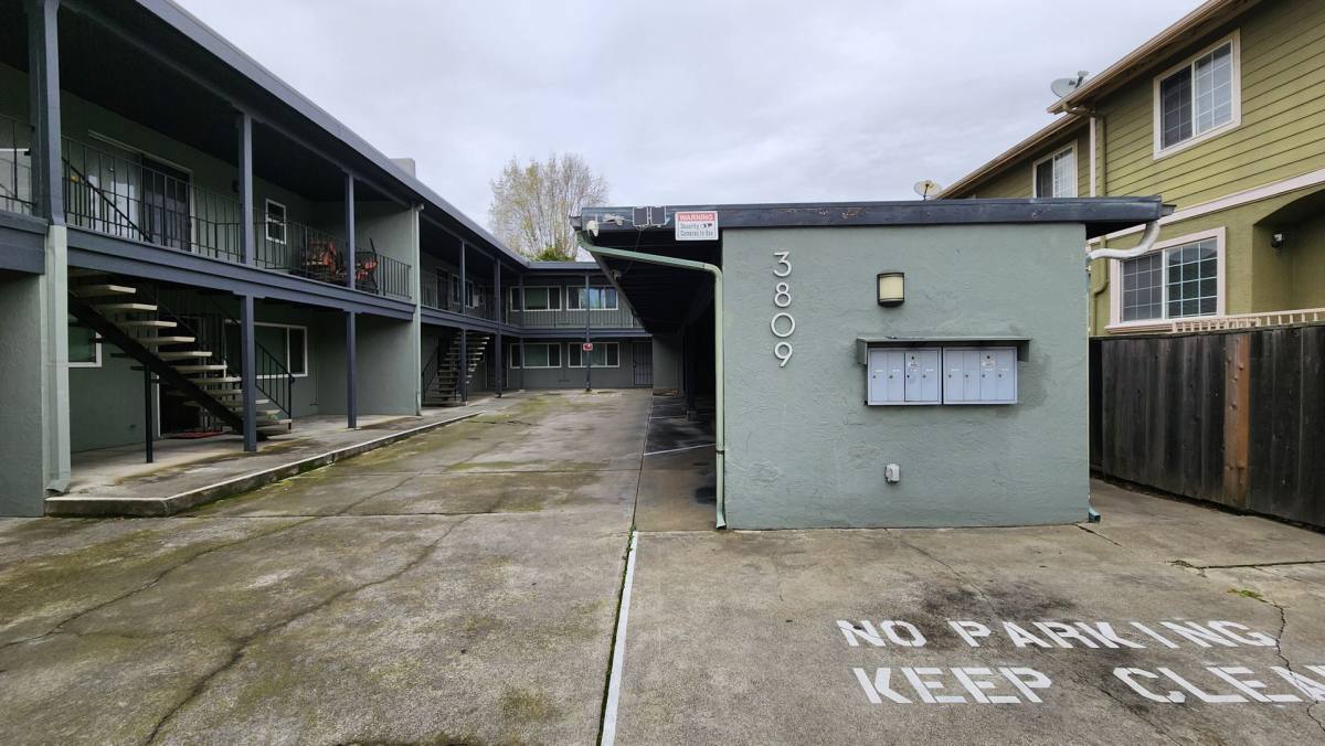 Apartment for rent at 3809 Maybelle Ave, Oakland, CA 94619