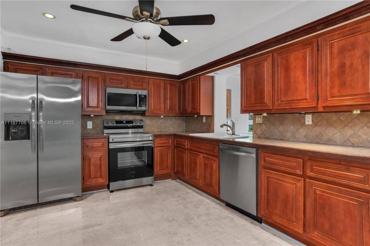House for rent at 617 NE 2 Place, Dania, FL 33004