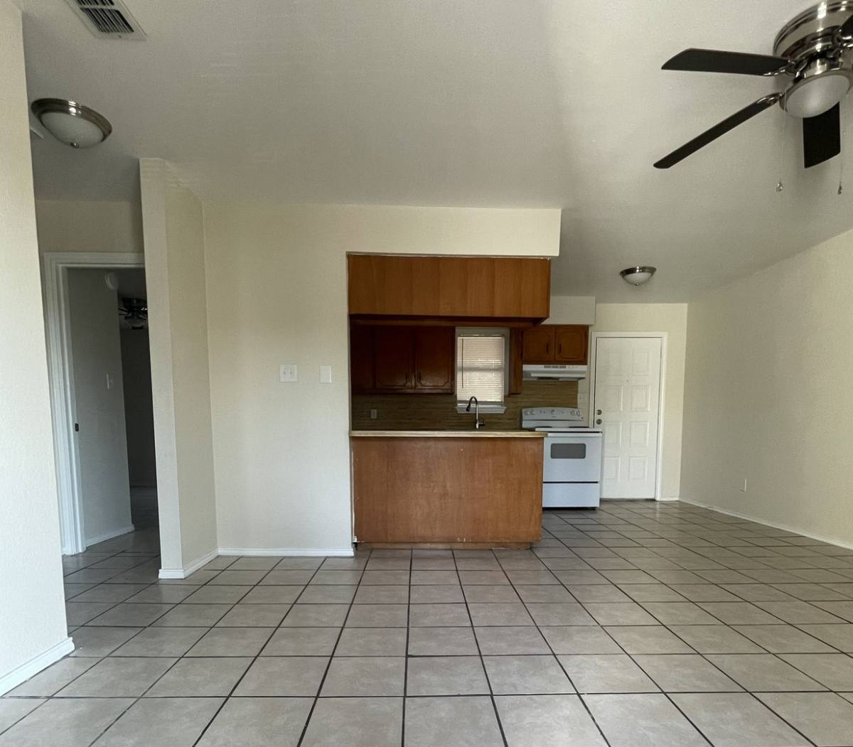 Apartment for rent at 1810 S Oregon St, Weslaco, TX 78596