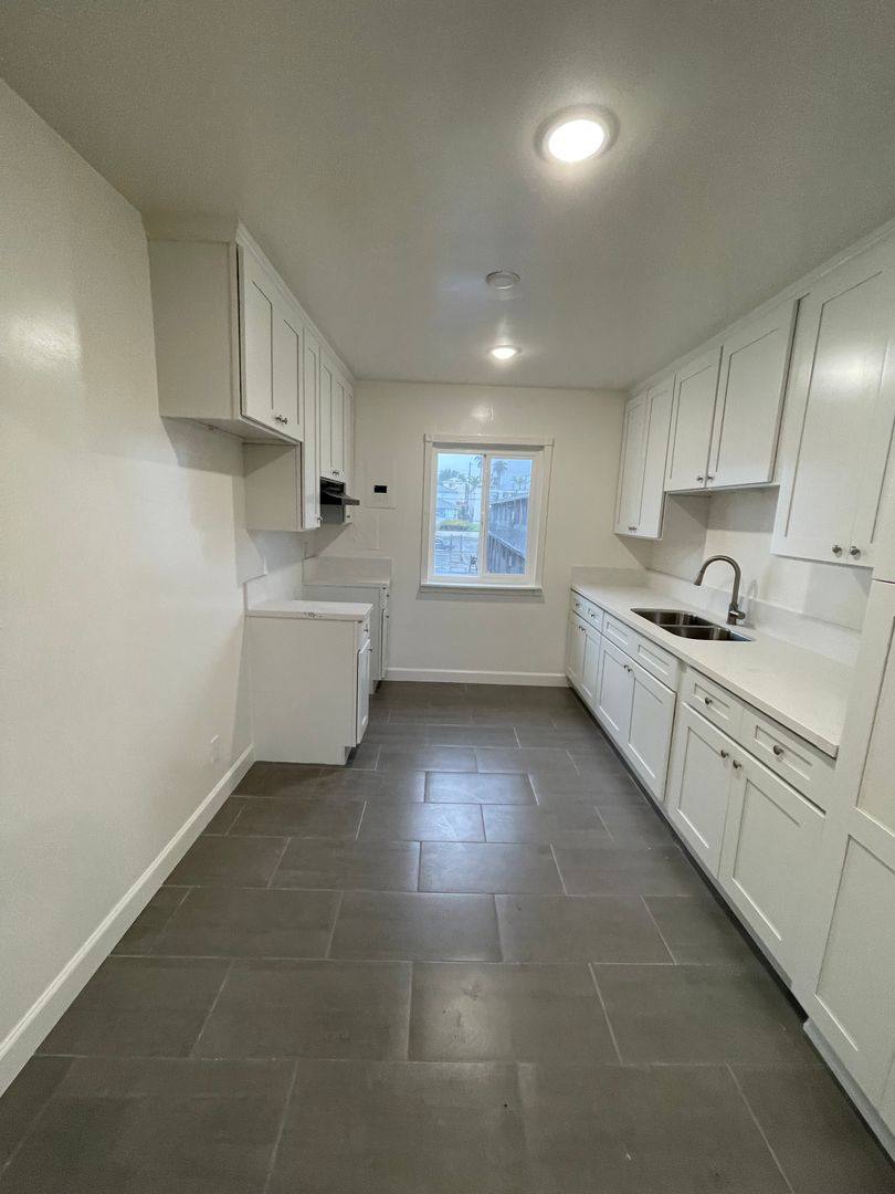 Apartment for rent at 3451 Florence Ave, Los Angeles, CA 90043