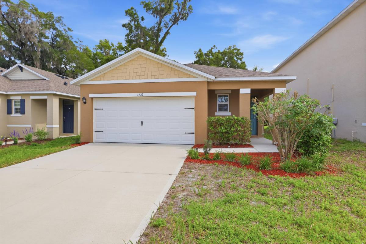 House for rent at 1732 Shadow Trace Way, Deland, FL 32720