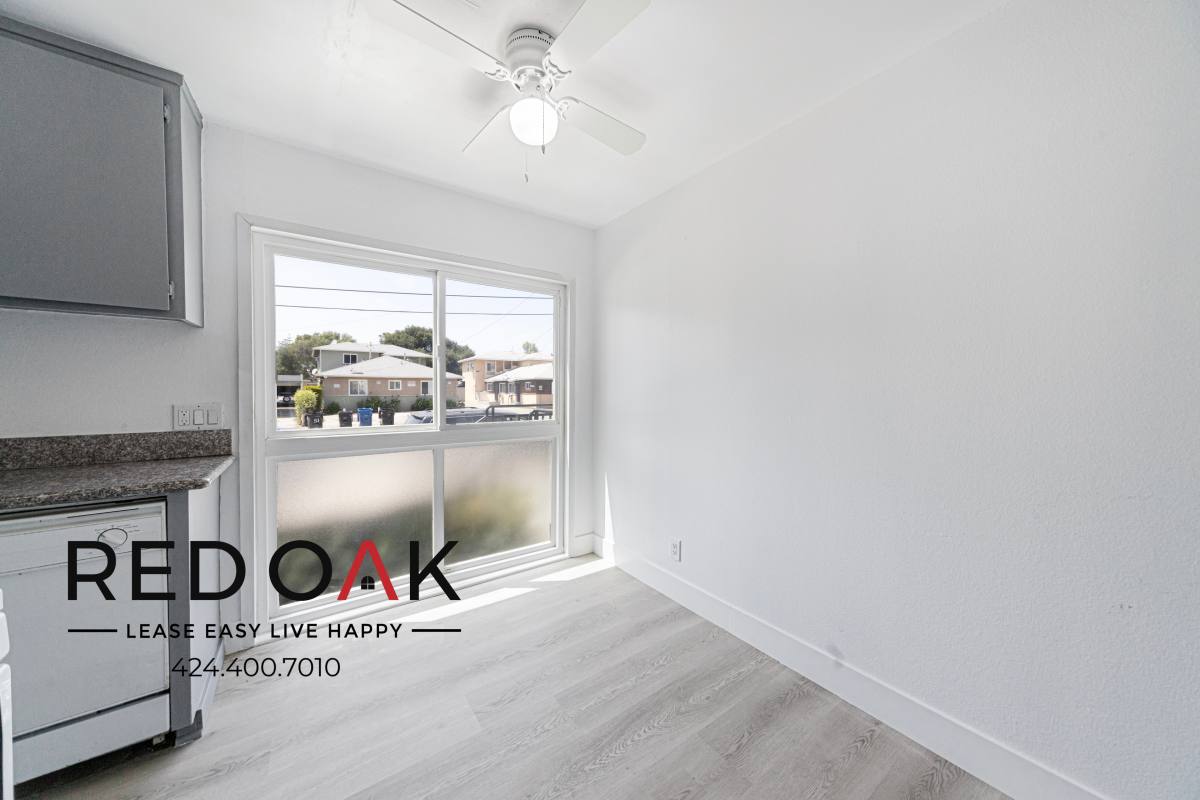 Apartment for rent at 7350 Hazeltine Ave #7, Van Nuys, CA 91405