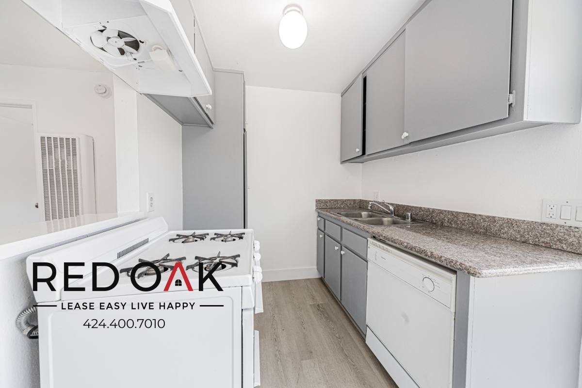 Apartment for rent at 7350 Hazeltine Ave #7, Van Nuys, CA 91405