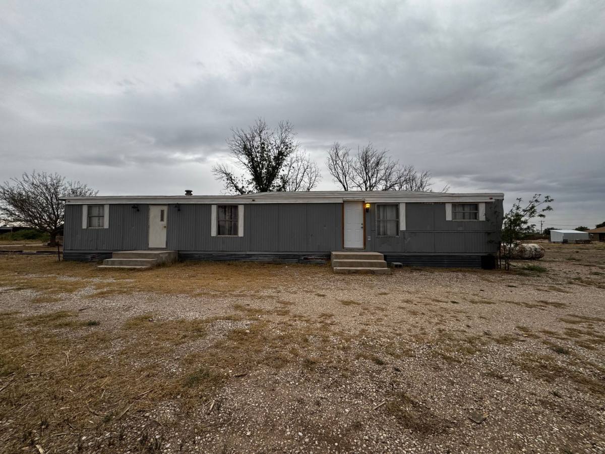 House for rent at 2901 Standpipe Rd, Carlsbad, NM 88220