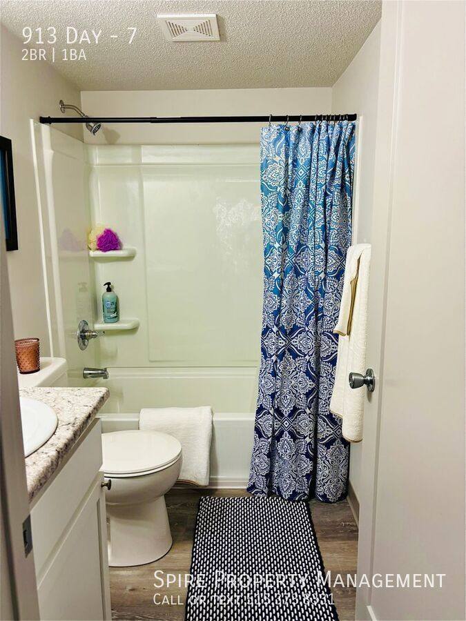 Apartment for rent at 913 Day #7, Des Moines, IA 50314