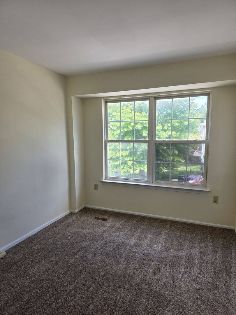 Townhouse for rent at 13 Farland Way, Newark, DE 19702