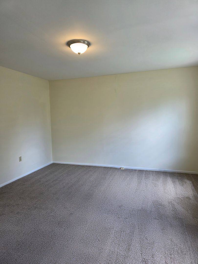 Townhouse for rent at 13 Farland Way, Newark, DE 19702