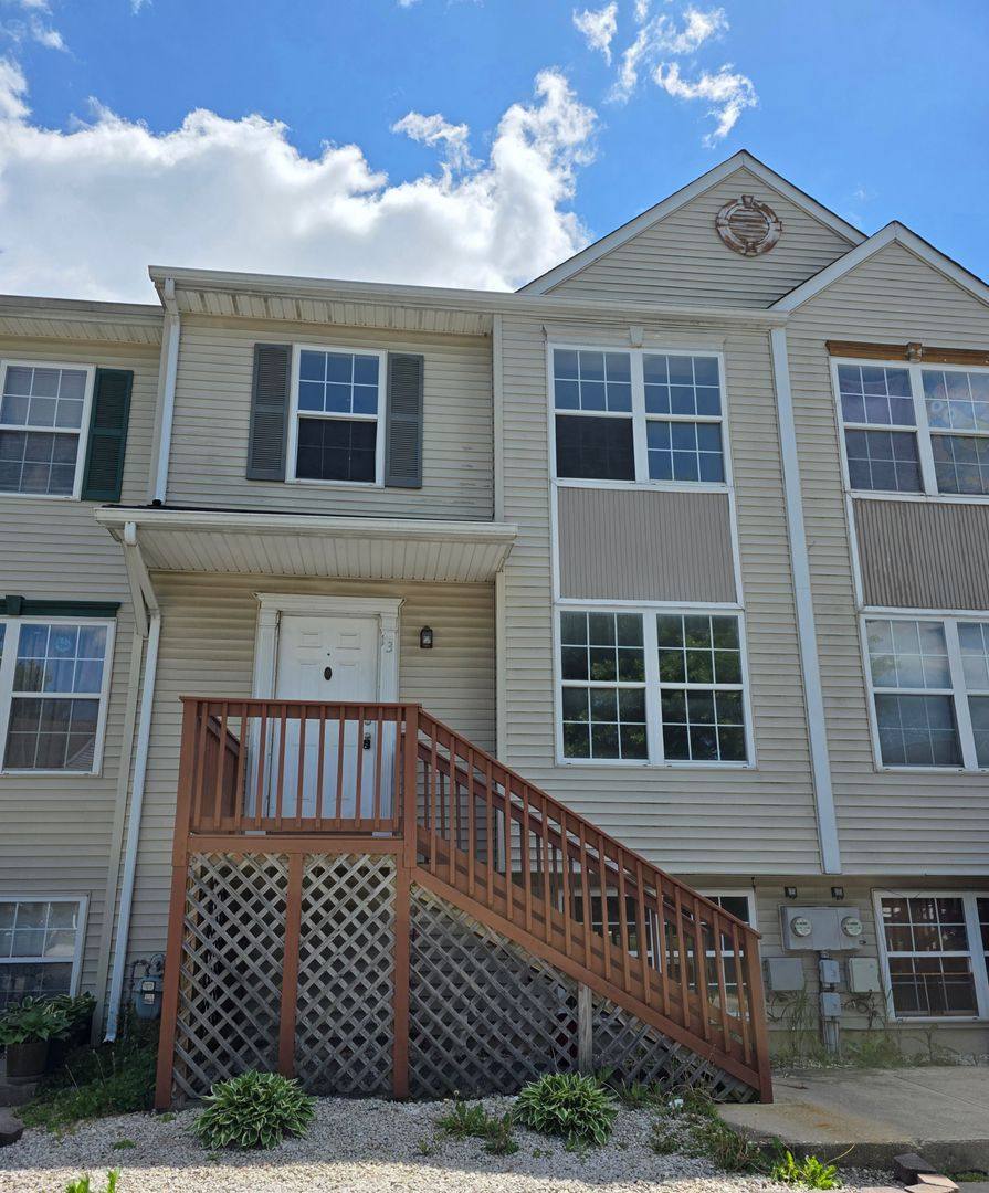 Townhouse for rent at 13 Farland Way, Newark, DE 19702