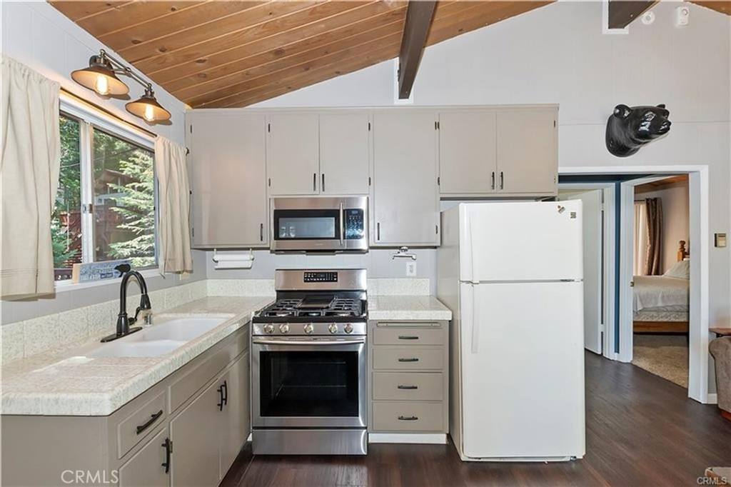 Apartment for rent at 28393 Larchmont Lane, Lake Arrowhead, CA 92352
