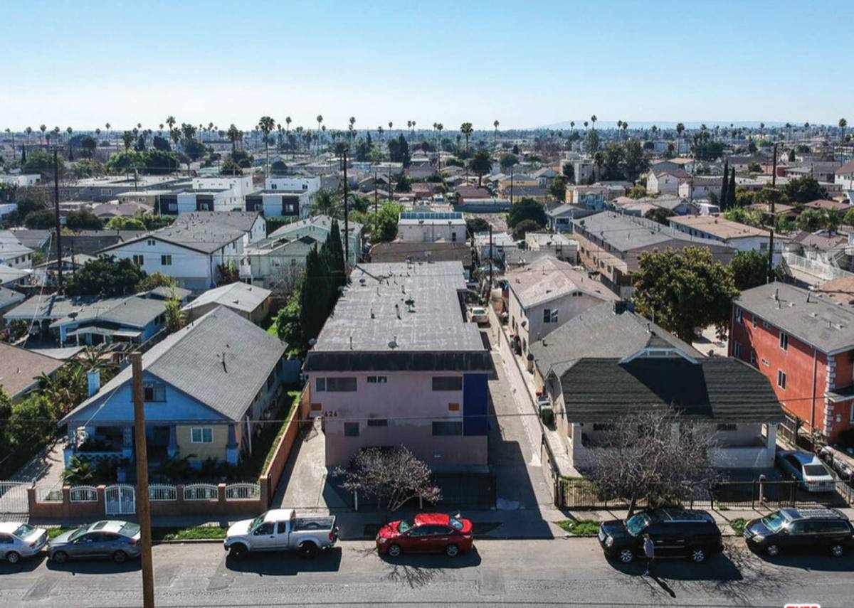 Apartment for rent at 626 W 78th St, Los Angeles, CA 90044