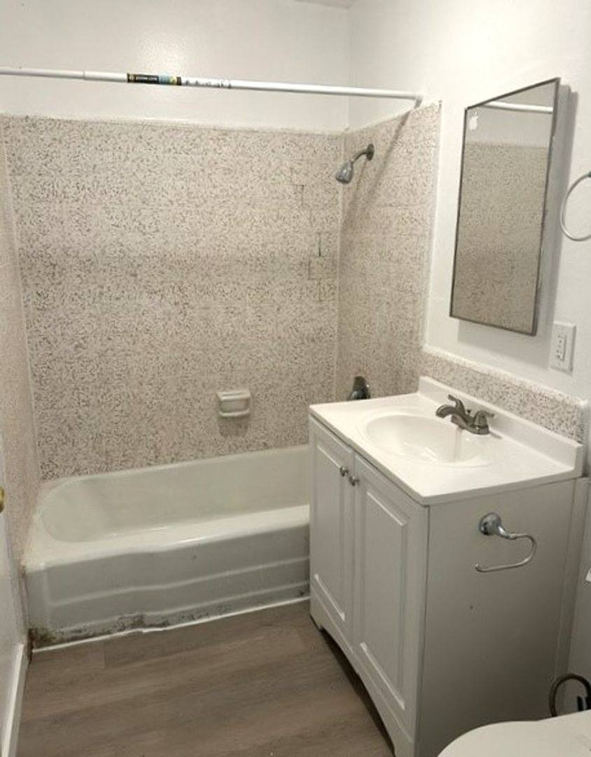 Apartment for rent at 626 W 78th St, Los Angeles, CA 90044