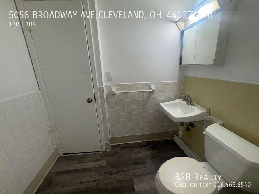 Apartment for rent at 5058 Broadway Ave #10, Cleveland, OH 44127