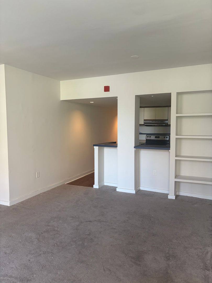 Apartment for rent at 24-30 S Bank St, Philadelphia, PA 19106