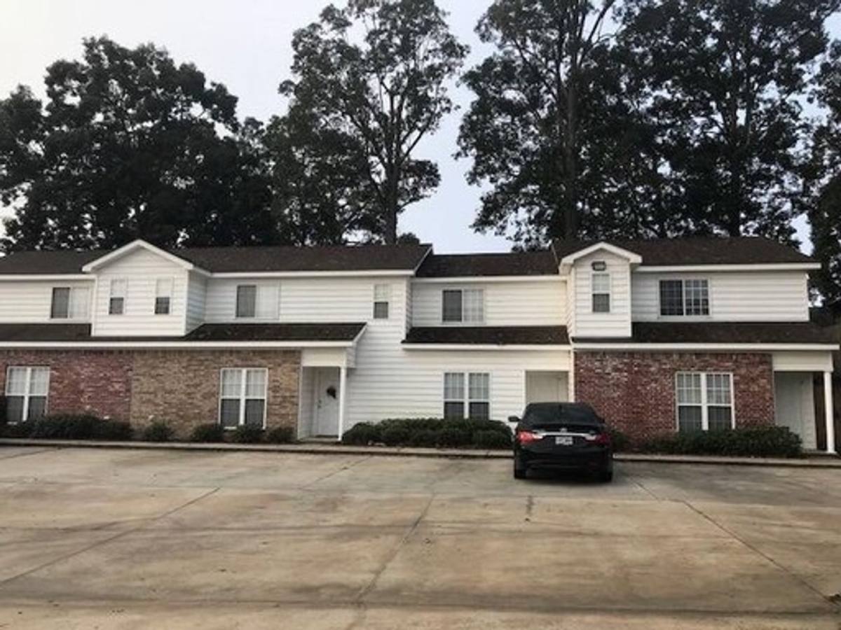 Townhouse for rent at 3203 Arkansas Rd, West Monroe, LA 71291