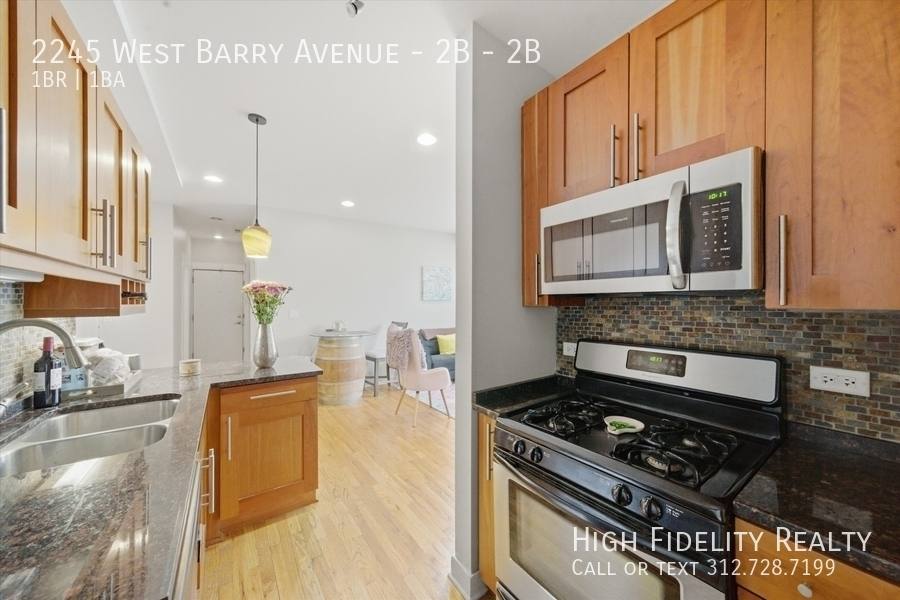 Apartment for rent at 2245 W Barry Ave #2B, Chicago, IL 60618