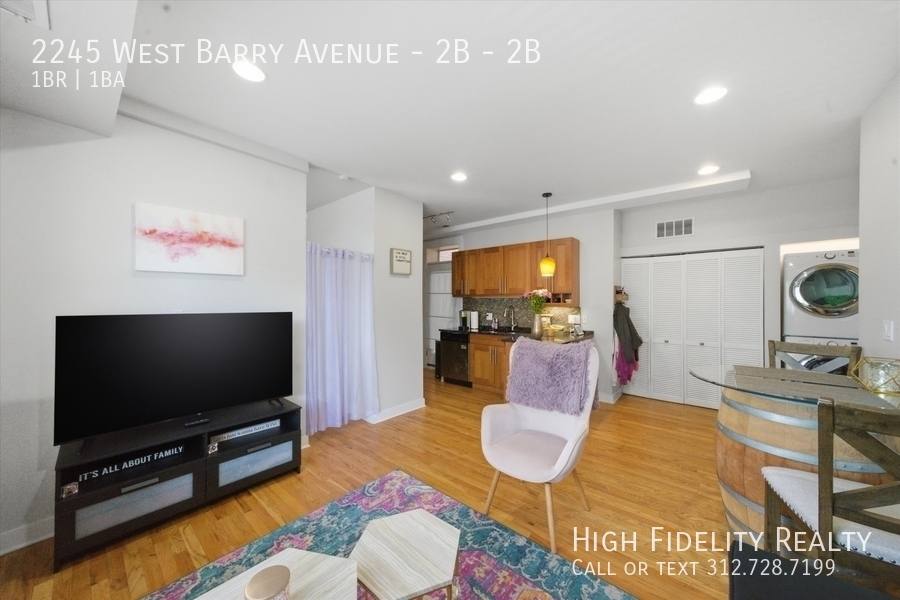 Apartment for rent at 2245 W Barry Ave #2B, Chicago, IL 60618