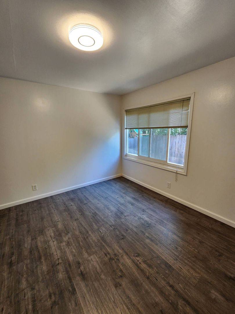 Apartment for rent at 1483 NW Fairmount St, Roseburg, OR 97470
