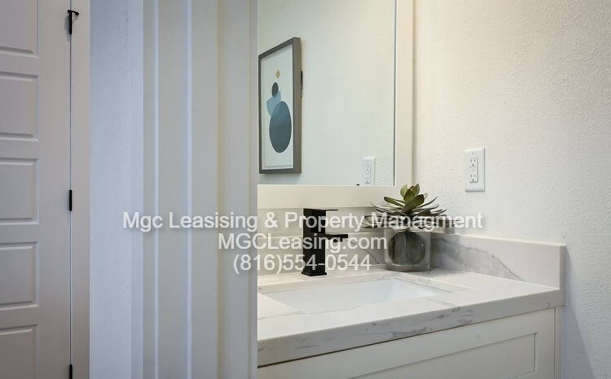 Townhouse for rent at 6500-6502 Marsh Ave, Kansas City, MO 64133