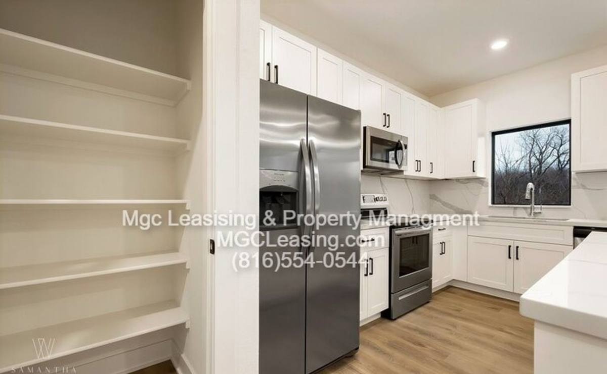 Townhouse for rent at 6500-6502 Marsh Ave, Kansas City, MO 64133