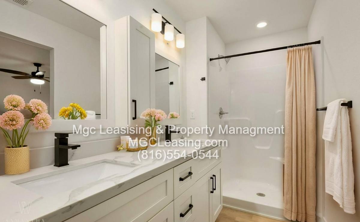Townhouse for rent at 6500-6502 Marsh Ave, Kansas City, MO 64133