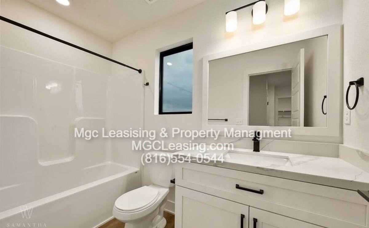Townhouse for rent at 6500-6502 Marsh Ave, Kansas City, MO 64133