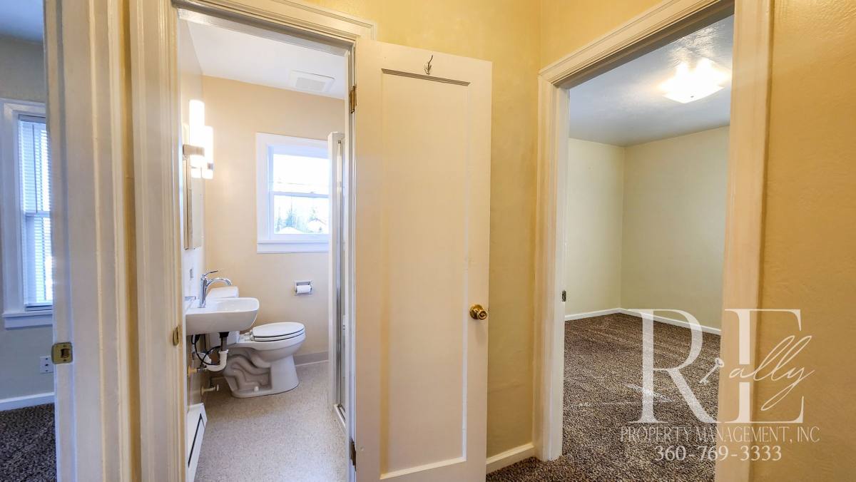 Apartment for rent at 1540 N Callow Ave, Bremerton, WA 98312